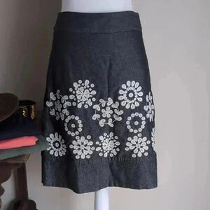 Ann Taylor Gray A-Line Skirt Embroidered Knee-Length